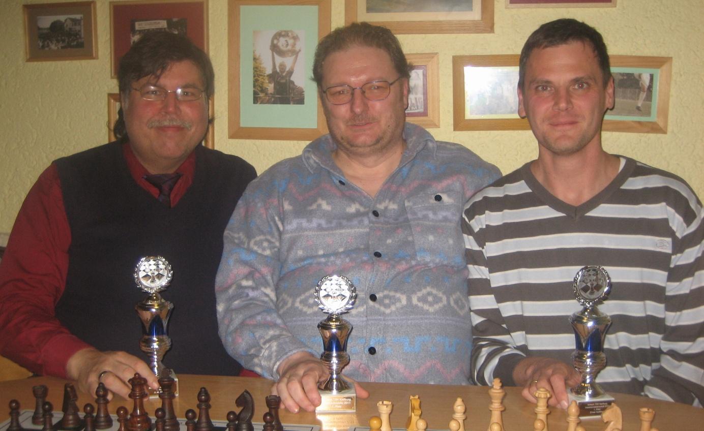 Die Pokalsieger 2011: Blitzschach Hans-Martin Röder, Weihnachtsblitzturnier Thomas Heller (Gastspieler) und Schnellschach Elmar Gottfried. 8.