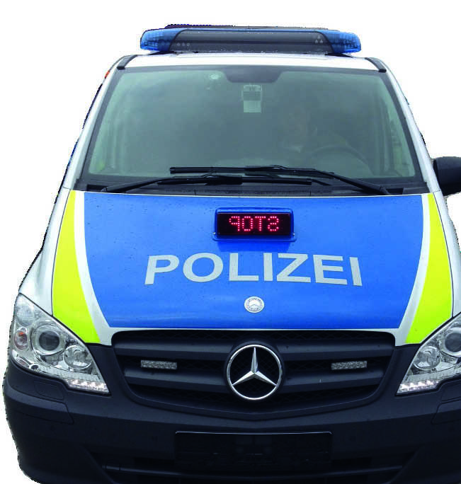 36 POLIZEIPRAXIS Interaktive Funkstreifenwagen Mobiles Breitband im polizeilichen Einsatz Die Polizei des Landes Brandenburg ist gegenwärtig mit 34 Interaktiven Funkstreifenwagen ausgestattet.