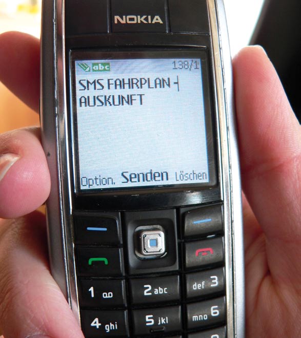 Aufgepasst! Gut für unterwegs SMS-Fahrplan vom HVV So einfach geht s: Geben Sie ohne Leerzeichen Start!Ziel ein und senden Sie Ihre SMS an die nachstehende Nummer Ihres Netzbetreibers.