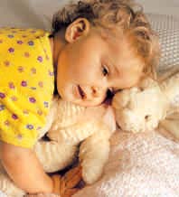Schlafrituale beruhigen das Kind Schlafzeremonien: Kinder werden tagsüber mit vielen neuen Umwelteindrücken konfrontiert und brauchen darum vor dem Schlafengehen eine Phase der Ruhe, in der die
