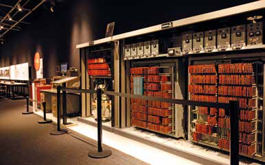 Historisches Da die Informatik-Sammlung sehr umfangreich ist und nicht genug Ausstellungsfläche für alle Objekte zur Verfügung steht, muss für die Dauerausstellung der ISER in den Vitrinen auf den