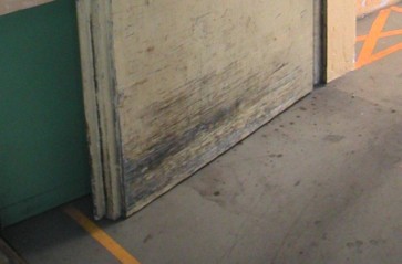 Brandschutztüren Brandschutztüren sind selbständig schließende Raumabschlüsse, die in Wände mit Brandschutzanforderungen eingebaut sind Sie haben die Aufgabe, den Durchtritt von Feuer und Rauch für