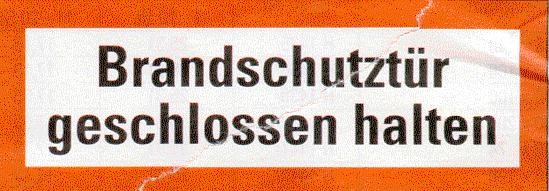 Brandschutztüren Müssen Brandschutztüren betriebsbedingt offen gehalten werden, so darf das nicht wie vorher beschrieben mit einem Holzkeil geschehen.