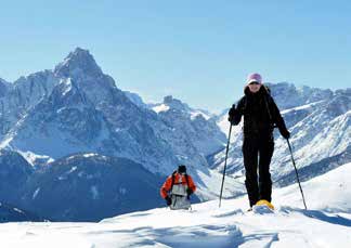 Ski-Kombi Süd- und Osttirol 6 Tage Skipass "3 Tage Ski-Hit-Osttirol" und 3 Tage "Sextner Dolomiten" 1 Tag Skibegleitung (Mittwoch) in den Sextner Dolomiten freie Benützung des Vitalstudios 745,- 2016