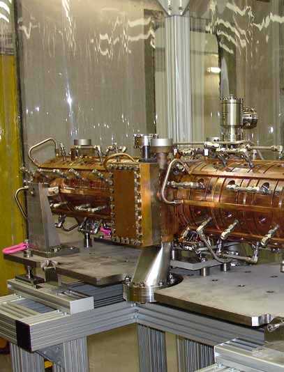 Spezielle Elektronenquellen bei DESYª PITZ, der Photoinjektor-Teststand in Zeuthen Die Aktivitäten bei PITZ, dem Photoinjektor-Teststand in Zeuthen, waren im Jahr 2010 geprägt vom Einbau neuer
