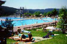 Egrensis Bad Waldsassen - Grosses Schwimmbecken, 50m Schwimmbahn - Kinderbecken, Spielplatz - Rutsche, Wasserspiele - Beach-Volleyball, Tischtennis -