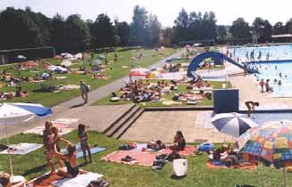Freibad Mitterteich - 50m Schwimmbahn - Kinderbecken - 41m Rutsche - Beach-Volleyball,