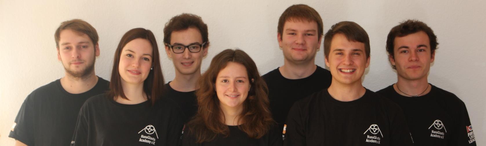 Das Team Mitglieder des FLL-Teams SAP Nano Giants (2006 bis 2013) FLL-Erfahrung als Forscher, Robot-Konstrukteure, Programmierer und sehr erfolgreiches Wettbewerbsteam Größter Erfolg 2013 Open