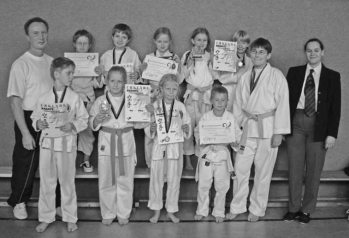 Mit 10 Karatekas im Alter von 6 11 Jahren trat der SC Karate Bestensee e.v. bei den Wettkämpfen an.