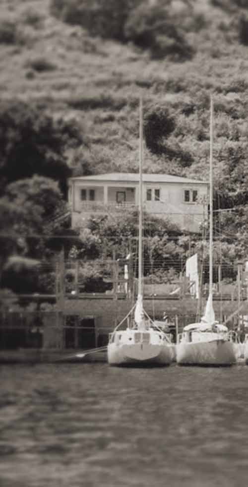 Unser erbe The Moorings erbe Unser erbe geht zurück zum 4. Juli 1969, als der gründer Charlie Cary und seine Frau ginny ihren Traum wahr machten und ihre Liebe zum segeln lebten.