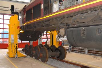 Schienenfahrzeug-Instandhaltung Die Lokomotiv-Werkstatt bietet folgende Einrichtungen und Leistungen an: Zertifizierung ISO 9000 : 2000, zugelassen durch InspectieVerkeeren Waterstat(IVW),