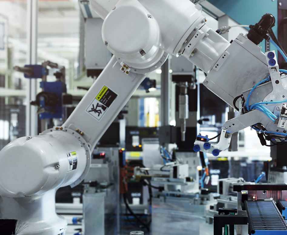 Für Millionen von Menschen. Tag für Tag. it Einsatz und Erfahrung entstehen bei SICK Sensorlösungen für die industrielle Automatisierung.