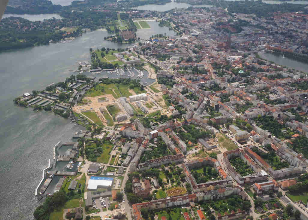 Projekte der LGE Wohngebiet Waisengärten in Schwerin 8 ha 350 Wohneinheiten 14,5 Mio.