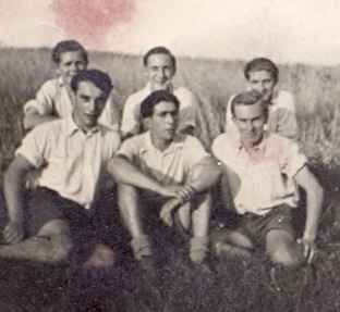 Chronik der Tischtennisabteilung SG Bettringen 1946: Bereits in diesen frühen Nachkriegsjahren widmen sich einige junge Tischtennisbegeisterte diesem faszinierendem Sport.