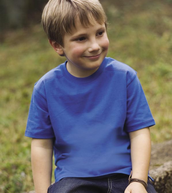Kinderbekleidung (Kids T-Shirts) HM2 Boys T-Shirt 100% gekämmte Baumwolle. Gleichfarbiges verstärktes Nackenband. Schmale Krageneinfassung. Seitenschlitze.