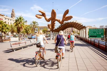 barcelona en bicicleta Highlights: Während der Fahrradtour durch die Mittelmeer-Metropole bekommt man neben den weltberühmten Höhepunkten auch weniger bekannte, interessante Orte zu sehen und erfährt