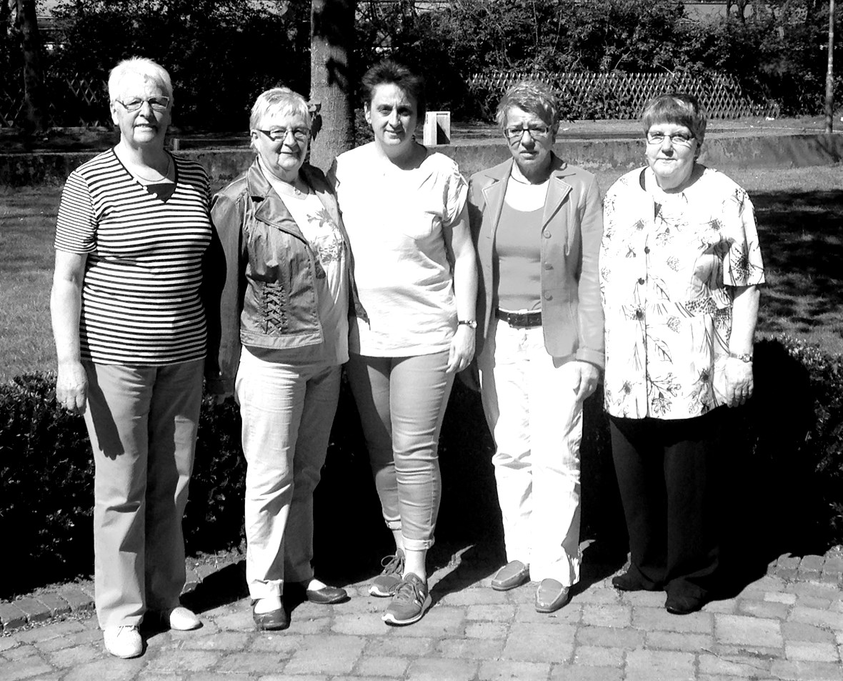 5 Zum 25sten Mal Frauenfrühstück Fünf Frauen gehören zum Team Zum 17. September 2016 lädt das Frauenfrühstücksteam zum 25sten Mal ein. Vor 13 Jahren hatte Pastorin Sigrid Duhm- Jäckel die Idee.