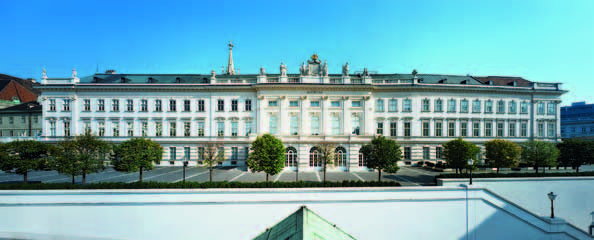 das palais vier gebäude sind in der Albertina vereint: ein barockes Stadtpalais, ein klassizistischer Erweiterungsbau, Teile des Augustinerklosters sowie ein moderner unterirdischer Trakt im Inneren