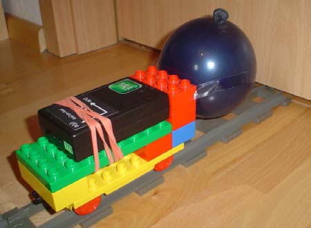 Crash-Experiment mit dem iba-axel LEGO-Eisenbahn: gleiche Ausgangshöhe,