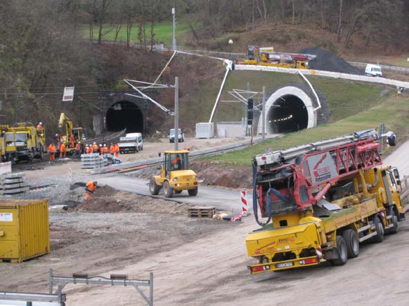 Tunnel Bebenroth Auf der Strecke Frankfurt/Main Göttingen ist bei Witzenhausen im Rahmen der Gesamtmaßnahme zur Erneuerung des Bebenroth Tunnel nach dreijähriger Bauzeit im Dezember 2012 der