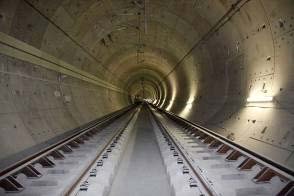 Im Jahre 2007 wurde begonnen, mit dem Neuen Schlüchterner Tunnel in westlicher Parallellage in einem Abstand von 50 bis 90 m zum bestehenden Schlüchterner Tunnel eine neue Tunnelröhre zu bauen.