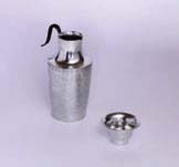 5.3 Trinkgefäße für Sake 5.3.1 Glas Ein Glas wird verwendet, um Sake unter Raumtemperatur zu servieren.