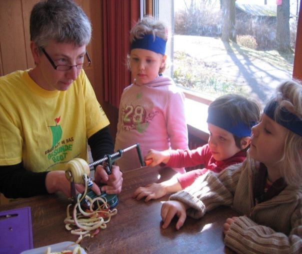 Herbstferien Unser Kindergarten ist am Freitag, den 2. November geschlossen. Es grüßt Sie, das Erzieher-Team von St.