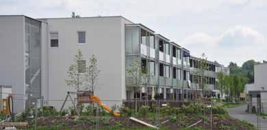 6 Wohnbau in Linz Wohnhäusern mit hakenförmigen Grundrissen. 25 Eigentumswohnungen wer den Ende 2010 fertig. 105 Mietwohnungen sollen im März und im April 2011 übergeben werden.