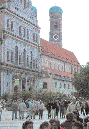 1 RUND UM DIE MÜNCHNER ALTSTADT Fußgängerzone mit