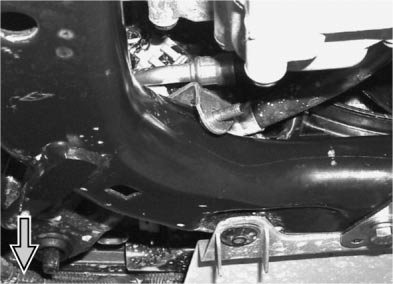 Thermo Top E - Abgasschalldämpfer () gemäß Abbildung mit Schraube M6 x 0 mm () und Bundmutter am Lochband (59/) befestigen Corsa C / Tigra B 60 - Schraube M6 x 0 mm () gemäß Abbildung in den Winkel