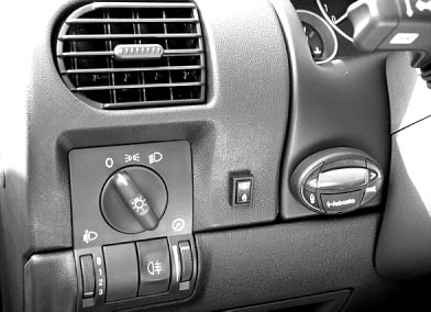 Corsa C / Tigra B Thermo Top E Vorwahluhr und Option Sommer-/Winterschalter ACHTUNG Bei der Montage der Vorwahluhr nicht auf das LCD-Display drücken!