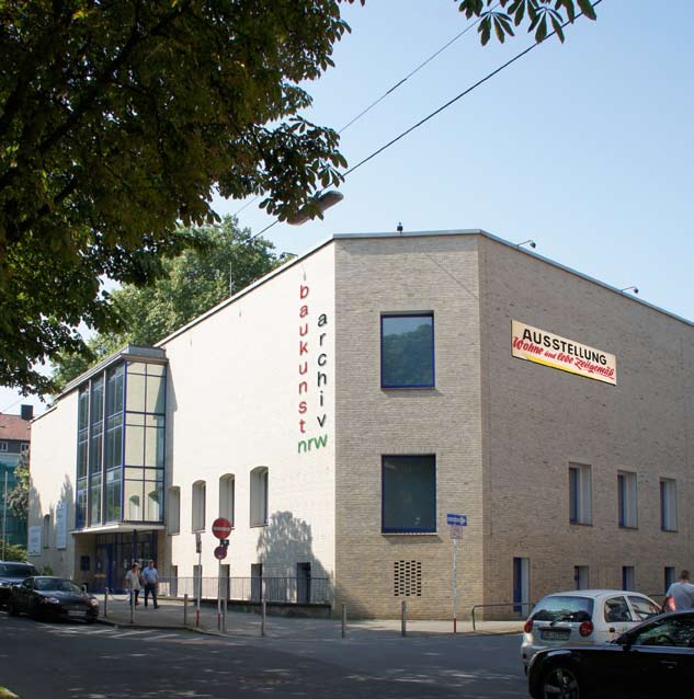 Altbau des Museums am Ostwall von der Haupteingangsseite