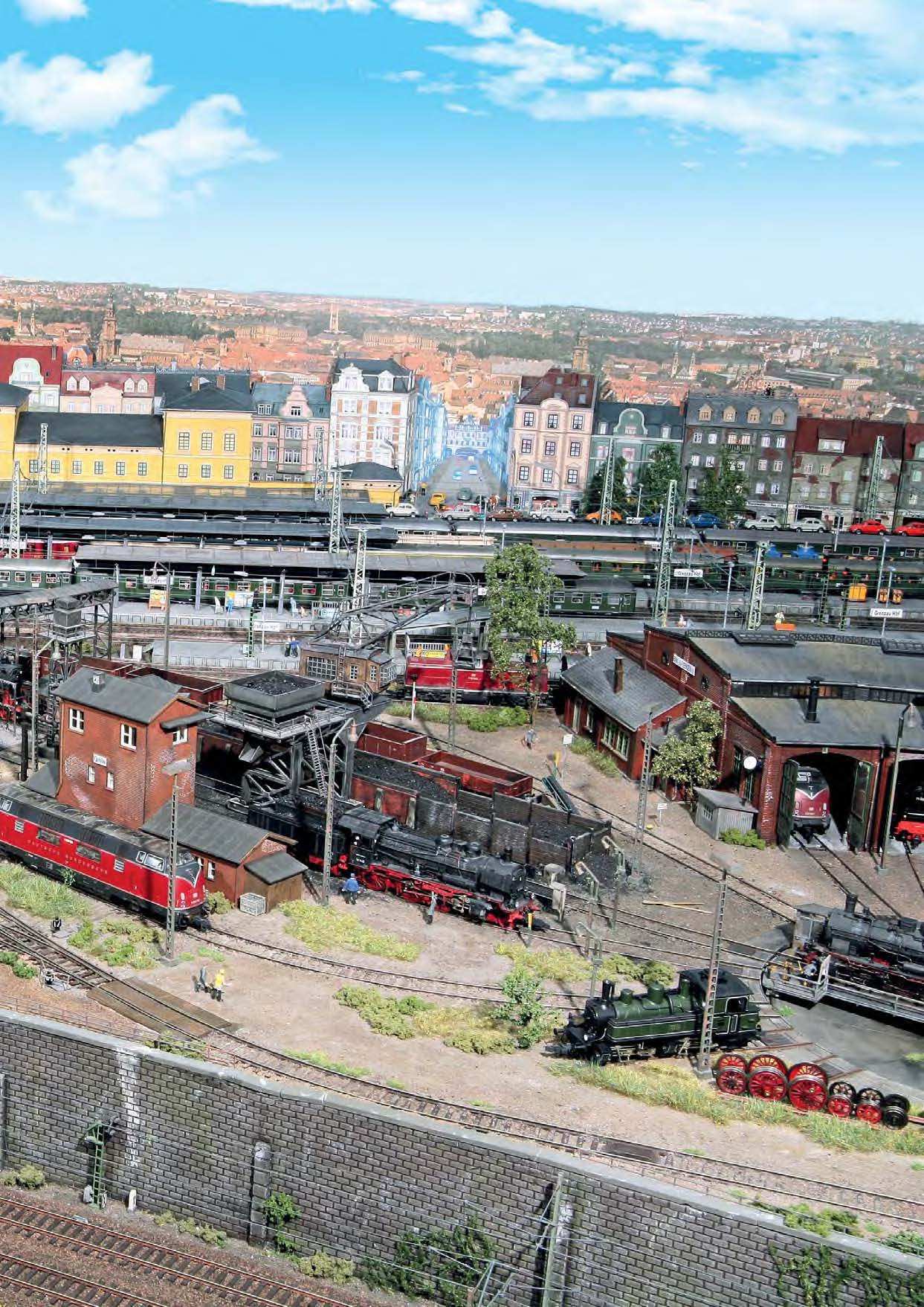Zum Bahnhof Grenzau gehört ein großes Bahnbetriebswerk, in dem Dampf- und Dieselloks versorgt werden können.