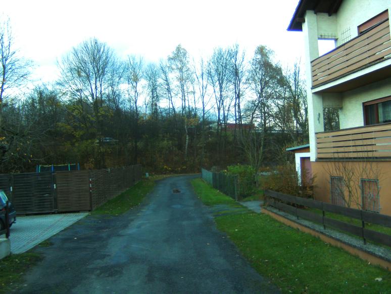 Garbenheim Ortsrand an der B 49 Ortsrand zur B 49 weist Neubaugebiet mit lockerer Eigenheimbebauung auf.