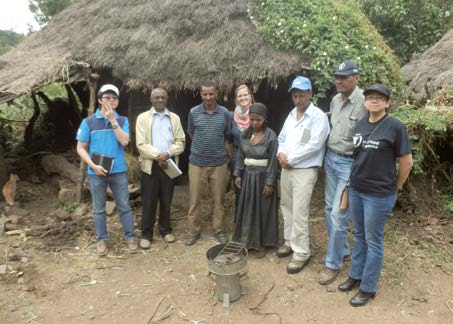 atmosfair Kooperation Nationales Waldprogramm: Zusammenarbeit mit der GIZ in Kamerun Seit 2011 führt die Deutsche Gesellschaft für Internationale Zusammenarbeit (GIZ) mit dem kamerunischen