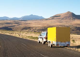 atmosfair Kooperation Besuch von DHL-Mitarbeitern in Lesotho Logistik-Kooperation für den Klimaschutz Erfolgreiches Klimaschutzprojekt mit Deutsche Post DHL Mit dem Verkauf des ersten Ofens im Juni