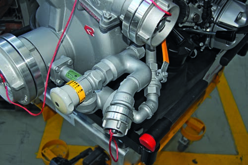 Rosenbauer - FOX Optionen 1 Pumpendruckregler mit Kavitationsanzeige Der Pumpendruckregler regelt automatisch die Motordrehzahl, sodass der eingestellte Ausgangsdruck konstant bleibt.