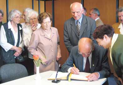 2 Der Oberbürgermeister gratuliert zum 100. Geburtstag am 18. Juni Helene Heinrich, Blasewitz zum 90. Geburtstag am 18. Juni Ilse Häse, OT Rockau Erika Sahre, Blasewitz am 19.
