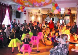 10 Tanzen, lachen, Party machen Bi-Wa Altenkrempe zeigte wie es geht Altenkrempe.