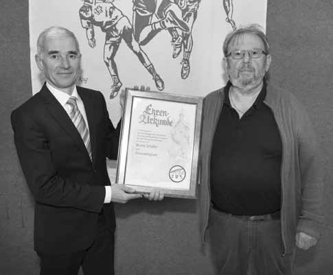 Ehrungen Ernennung zum Ehrenmitglied Auf der Generalversammlung am 13.03.16 wurde Bruno Schäfer auf Grund seiner außerordentlichen Verdienste für den Turnverein Kirchzell zum Ehrenmitglied ernannt.