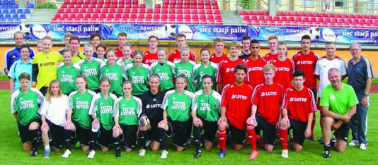 Polenreise Tadellos auf und außerhalb des Platzes U 17-Junioren und U 16-Juniorinnen weilten eine Woche in Jarocin Alle Spiele gewonnen Vom 30. Juni bis 7.