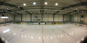 Eisstadion Adresse: Tupolevova 699, Praha 9 Letňany Das Eishockeyturnier Ums Prager Fässchen findet schon traditionell im Eisstadion ICE ARENA statt.
