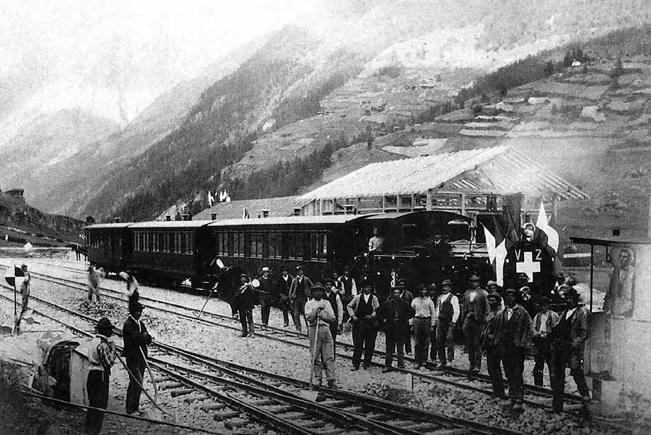 2017 1891: Erster Zug im noch unvollendeten Bahnhof Zermatt. Man arbeitete mit Schaufeln 125 Jahre Bahn Visp Zermatt Alois Grichting Die Matterhorn-Gotthard-Bahn feierte am 22.