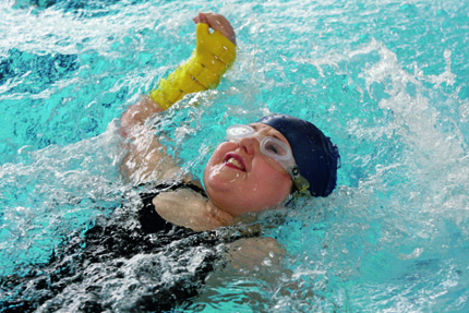 Schwimmen gehört zu den vier Sportarten, die bei JUGEND TRAINIERT FÜR PARALYMPICS durchgeführt werden.