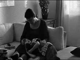 FREITAG / 15.30 UHR / ARSENAL 1 / KURZFILME 2 SARAH GEHT SPAZIEREN Kurzfilm, 2006, 17min, deutsch Vor zehn Jahren wurde Sarahs Sohn von zwei 11-Jährigen getötet.