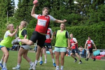 IMPRESSIONEN 2014: Erfolgreicher Junior-Cup (HA) Fast 140 Handball- Jugendmannschaften aus mehr als 50 Vereinen, gutes Wetter, perfekte Organisation der Junior-Cup der SG Hamburg-Nord auf der