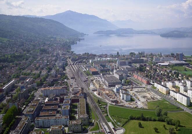 Standort Zug Mitten in Europa - im Herzen der Schweiz - liegt der Kanton Zug in landschaftlich reizvollem Hügelland und Voralpengebiet.