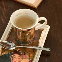 Kaffee, Tee & Kunst Coffee, Tea & Art Kaffee & Tee regt an - zum Genießen und zum Entdecken.