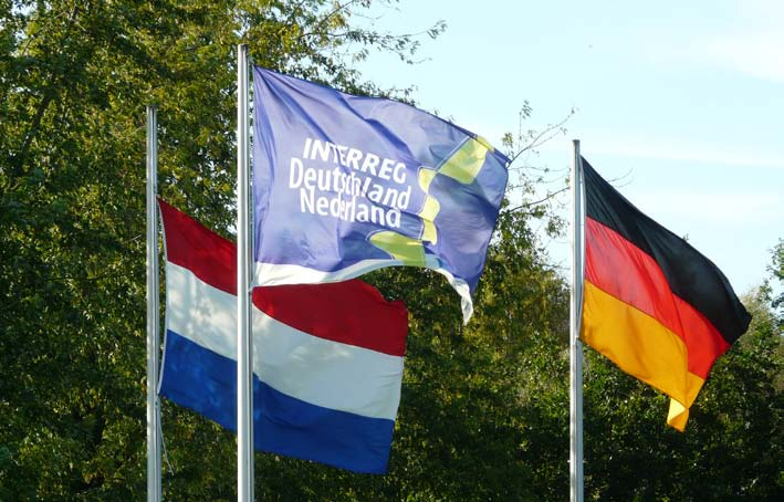 INTERREG Deutschland-Nederland Seit den 90er Jahren werden im deutsch-niederländischen Grenzgebiet grenzüberschreitende Projekte im Rahmen der INTERREG-Programme gefördert.