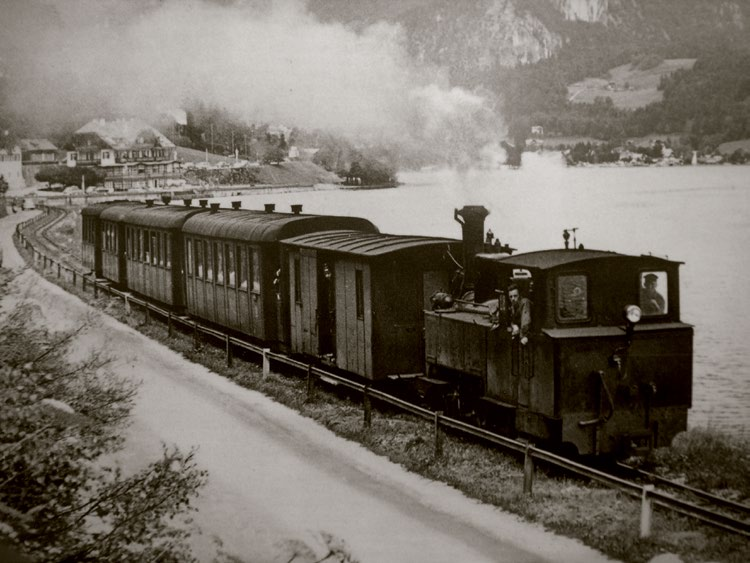 Ischlerbahn hatte des Kaisers Segen Mitte des vorigen Jahrhunderts besang ein Schlager diese liabe kloane Eisenbahn.